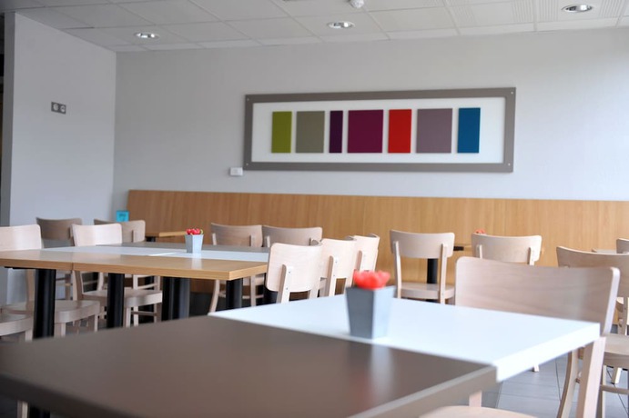 Imagen del bar/restaurante del Hotel B&B Metz Est Technopole Pôle Santé. Foto 5