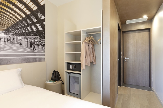 Imagen de la habitación del Hotel B&B Milano Central Station. Foto 20