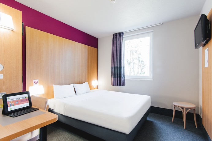 Imagen de la habitación del Hotel B&B Mont De Marsan. Foto 8