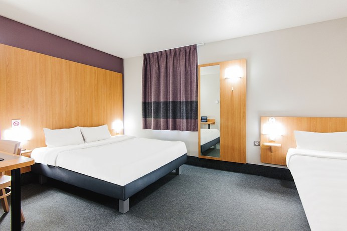 Imagen de la habitación del Hotel B&B Mont De Marsan. Foto 13