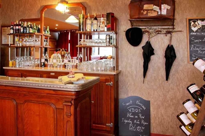Imagen del bar/restaurante del Hotel B&B Montlu&ccedil;on Centre. Foto 2