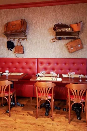 Imagen del bar/restaurante del Hotel B&B Montlu&ccedil;on Centre. Foto 3