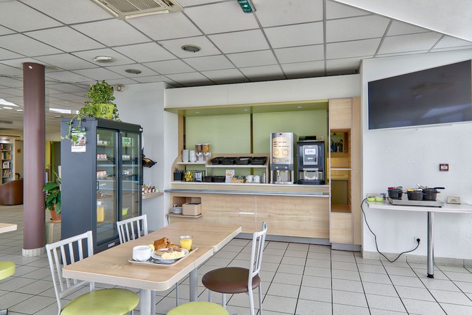 Imagen del bar/restaurante del Hotel B&B Montluçon Saint-victor. Foto 4