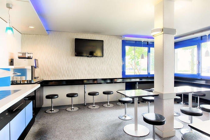 Imagen del bar/restaurante del Hotel B&B M&uuml;nchen-Garching. Foto 4