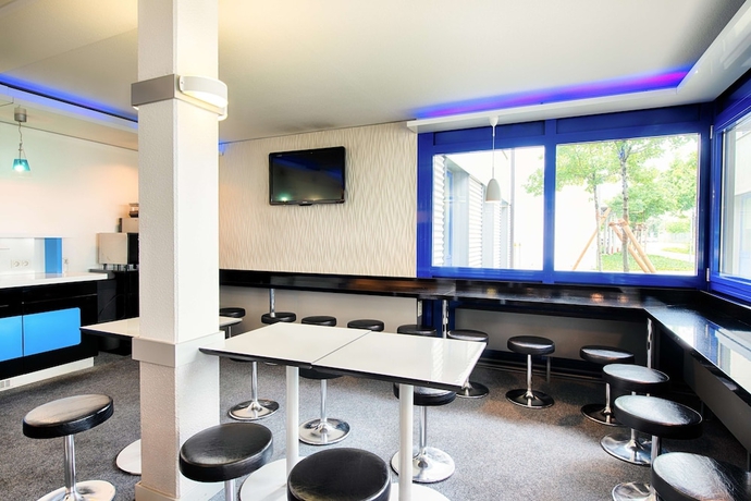 Imagen del bar/restaurante del Hotel B&B M&uuml;nchen-Garching. Foto 5