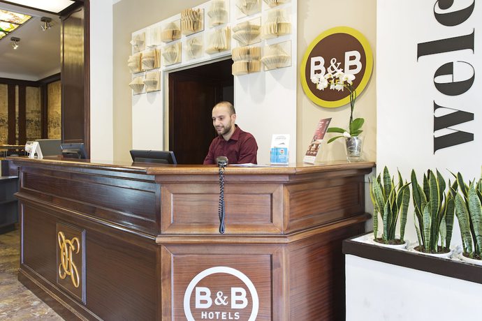 Imagen de los interiores del Hotel B&B Napoli. Foto 20