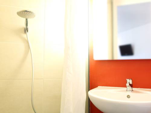 Imagen de la habitación del Hotel B&B Narbonne (2), NARBONNE. Foto 8