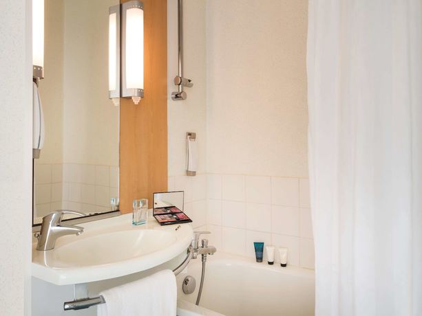 Imagen de la habitación del Hotel B&B Niort Sud Venise Verte. Foto 3