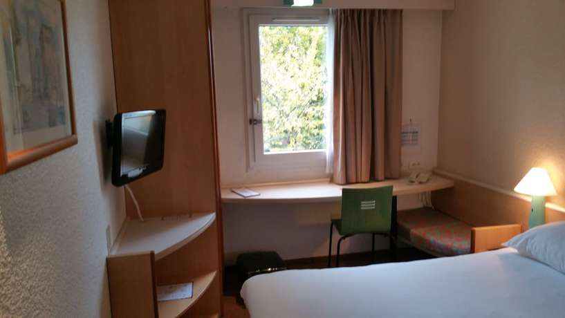 Imagen de la habitación del Hotel B&B Niort Sud Venise Verte. Foto 5