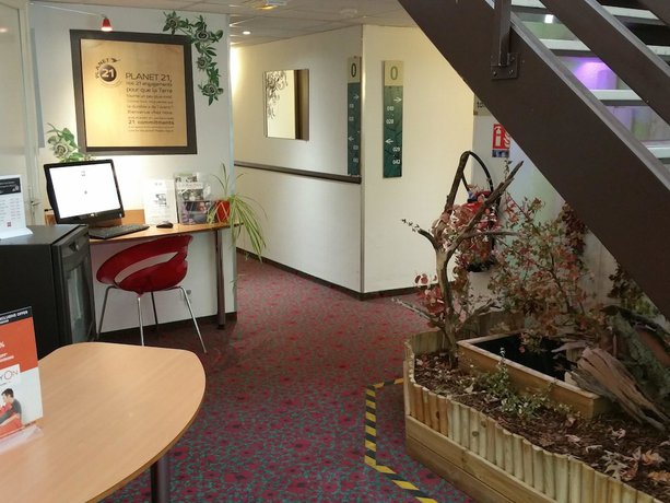 Imagen de los interiores del Hotel B&B Niort Sud Venise Verte. Foto 12