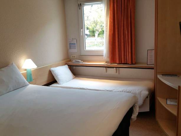 Imagen de la habitación del Hotel B&B Niort Sud Venise Verte. Foto 7