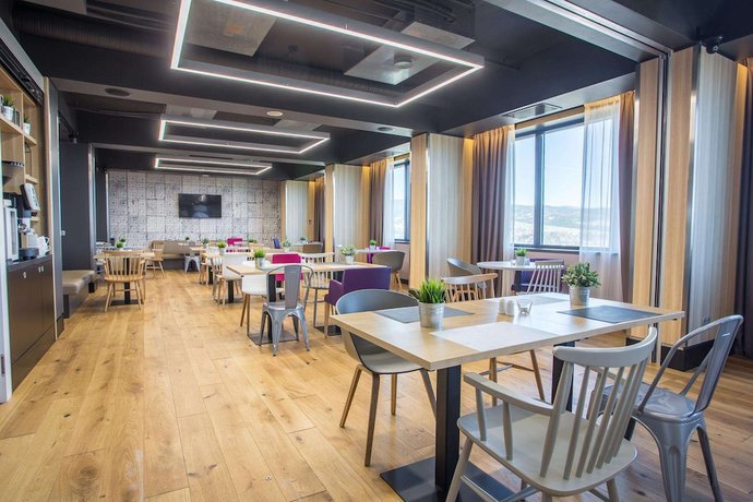 Imagen del bar/restaurante del Hotel B&B Nowy Targ. Foto 5