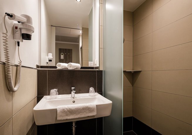 Imagen de la habitación del Hotel B&B Nürnberg-Plärrer. Foto 8