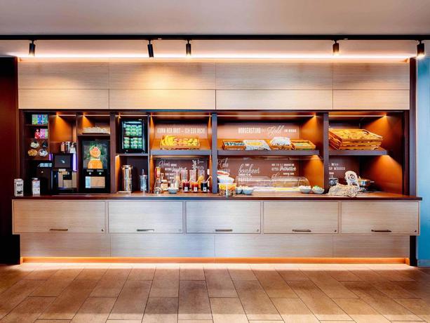 Imagen del bar/restaurante del Hotel B&B N&uuml;rnberg-hbf. Foto 2