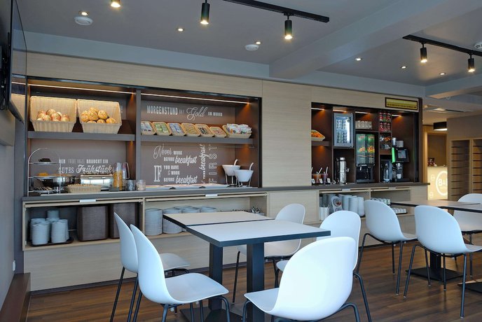 Imagen del bar/restaurante del Hotel B&B Offenbach-S&uuml;d, Offenbach am Main. Foto 8