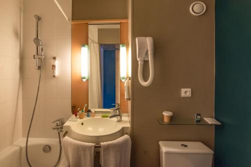 Imagen de la habitación del Hotel B&B Orléans Nord Saran. Foto 17