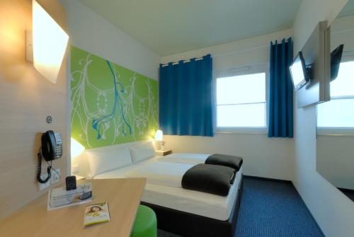 Imagen de la habitación del Hotel B&B Paderborn. Foto 10