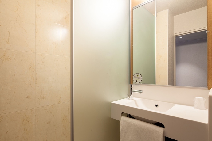 Imagen de la habitación del Hotel B&B Paris Châtillon. Foto 10
