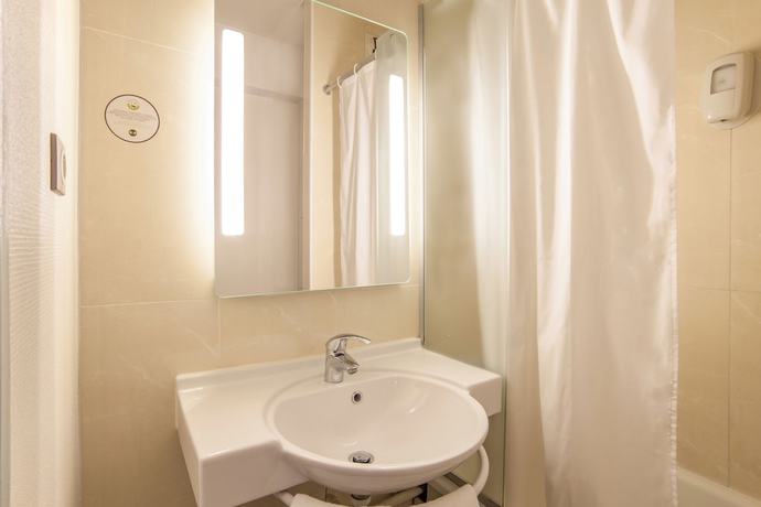 Imagen de la habitación del Hotel B&B Paris Malakoff Parc des Expositions. Foto 8