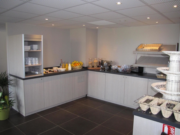 Imagen del bar/restaurante del Hotel B&B Paris Nord Gonesse Parc des Expos 3 étoiles. Foto 2