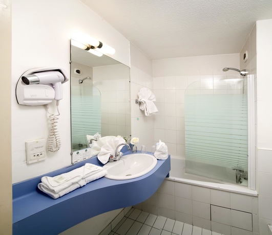 Imagen de la habitación del Hotel B&B Paris Rosny sous Bois. Foto 4