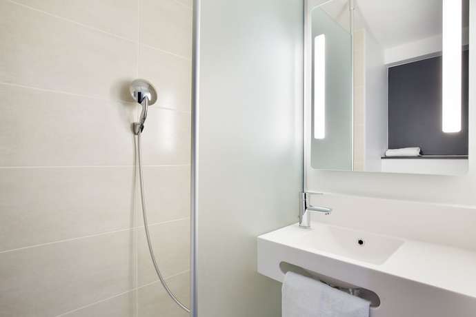 Imagen de la habitación del Hotel B&B Paris Sud Châtenay Malabry. Foto 9