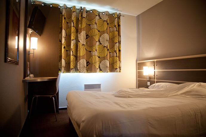 Imagen de la habitación del Hotel B&B Pau Zénith. Foto 11