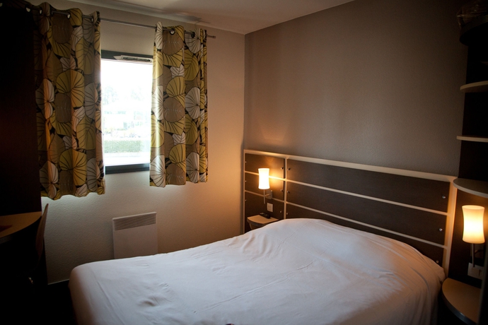 Imagen de la habitación del Hotel B&B Pau Zénith. Foto 12