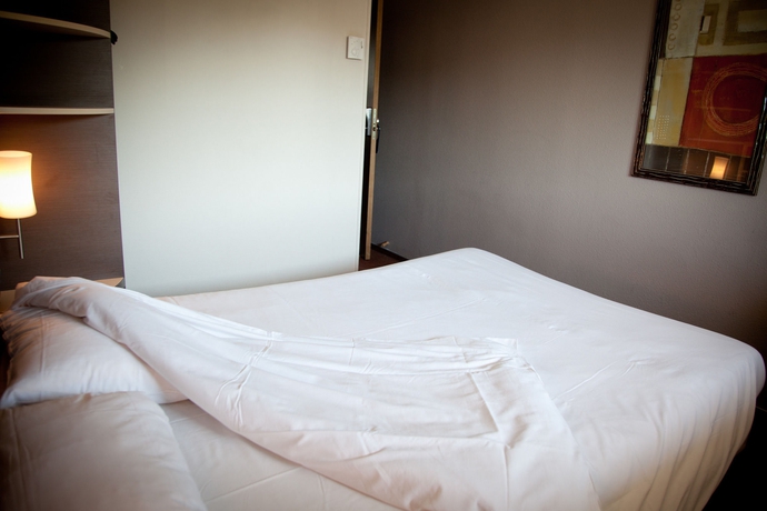 Imagen de la habitación del Hotel B&B Pau Zénith. Foto 13