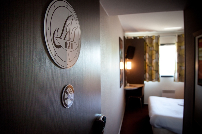 Imagen de la habitación del Hotel B&B Pau Zénith. Foto 14