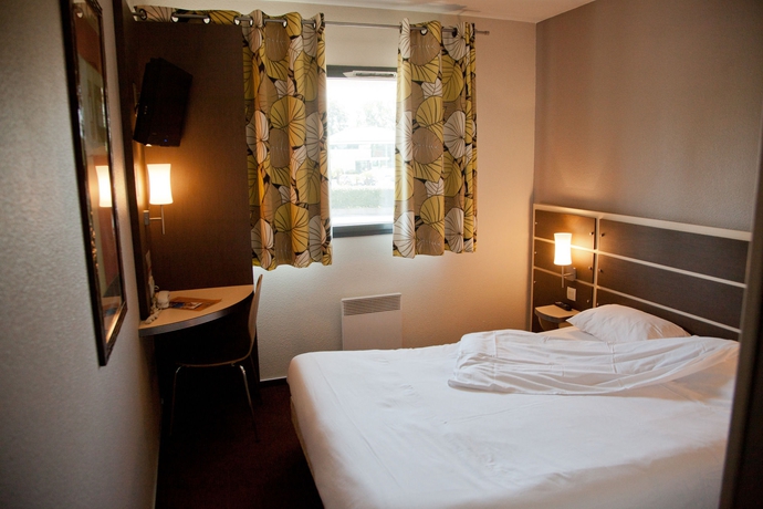 Imagen de la habitación del Hotel B&B Pau Zénith. Foto 15