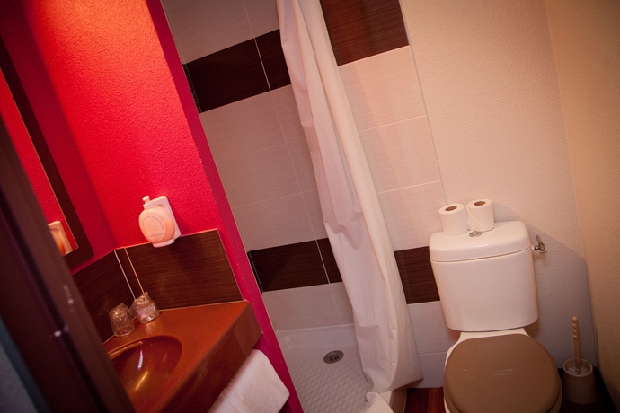 Imagen de la habitación del Hotel B&B Pau Zénith. Foto 16