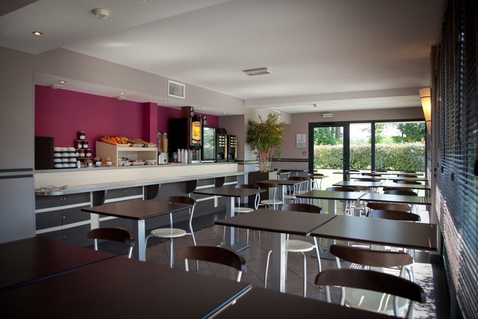 Imagen del bar/restaurante del Hotel B&B Pau Zénith. Foto 3