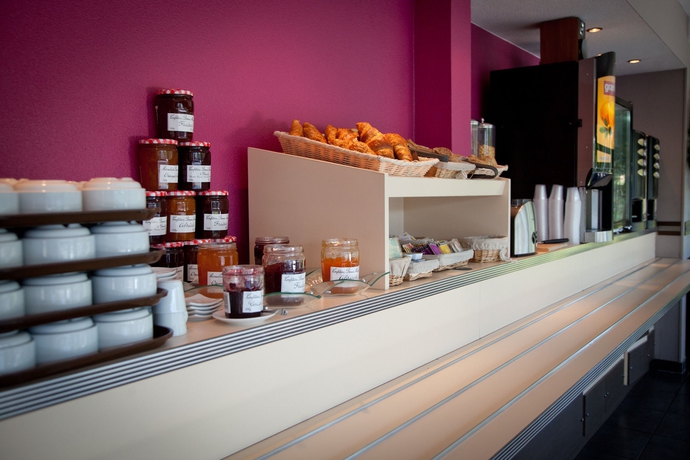 Imagen del bar/restaurante del Hotel B&B Pau Zénith. Foto 6