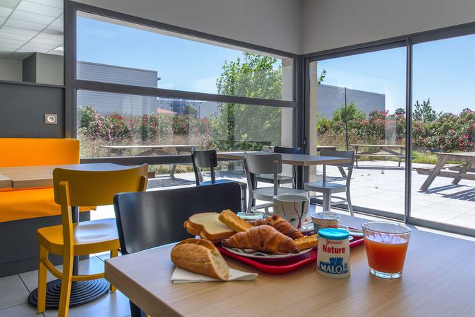 Imagen del bar/restaurante del Hotel B&B Perpignan Saleilles. Foto 6