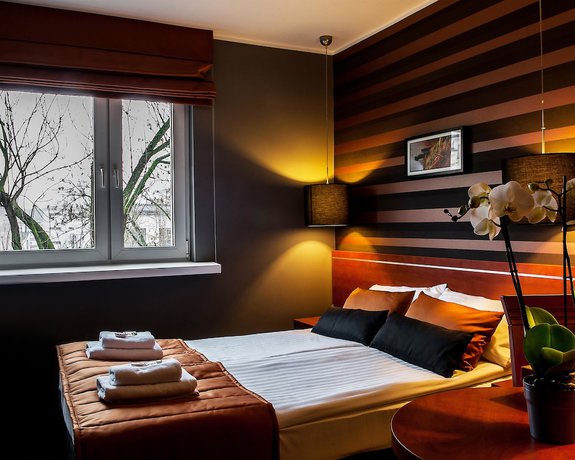 Imagen de la habitación del Hotel B&B Piotrk&oacute;w Trybunalski. Foto 9
