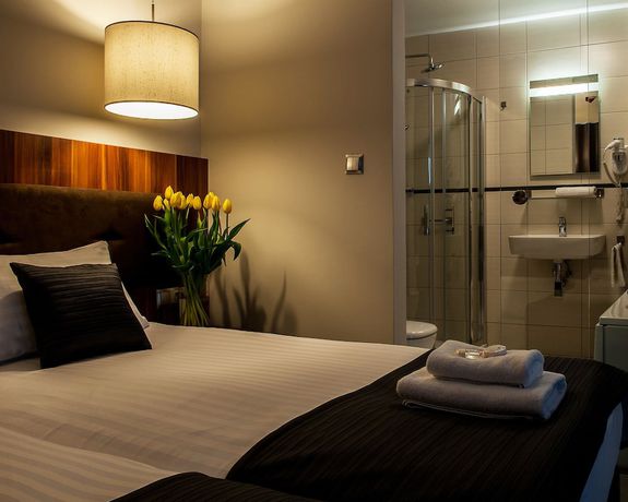 Imagen de la habitación del Hotel B&B Piotrk&oacute;w Trybunalski. Foto 15