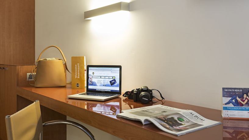 Imagen de la habitación del Hotel B&B Pisa. Foto 11