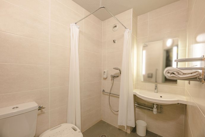 Imagen de la habitación del Hotel B&B Poitiers (1). Foto 6
