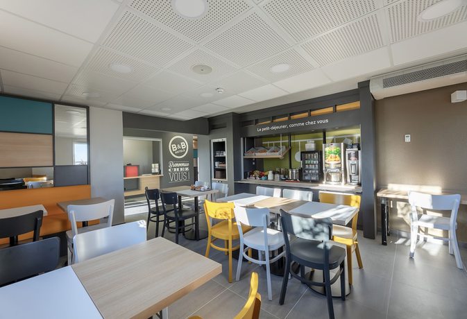 Imagen del bar/restaurante del Hotel B&B Poitiers (1). Foto 4
