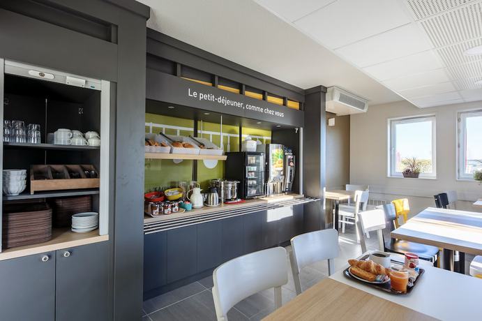 Imagen del bar/restaurante del Hotel B&B Poitiers (1). Foto 5