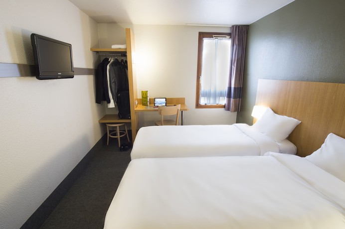 Imagen de la habitación del Hotel B&B Poitiers 3 Futuroscope. Foto 8