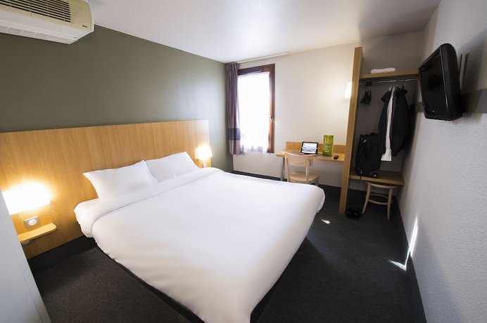 Imagen de la habitación del Hotel B&B Poitiers 3 Futuroscope. Foto 15