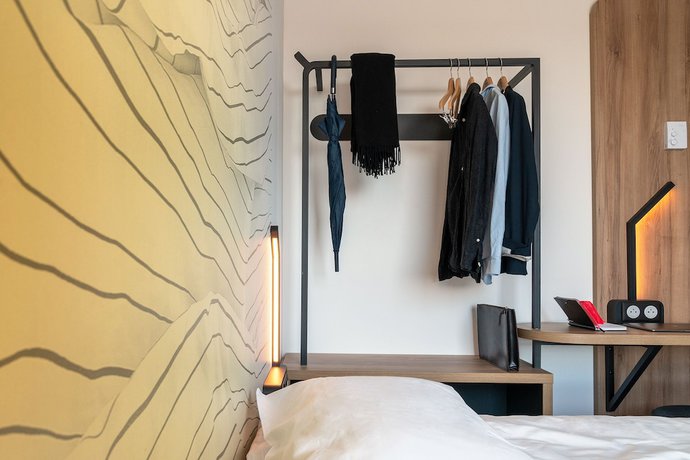 Imagen de la habitación del Hotel B&B Poitiers A&eacute;roport. Foto 6