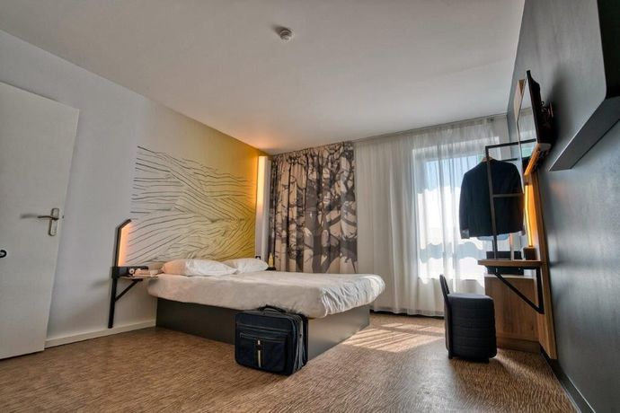 Imagen de la habitación del Hotel B&B Poitiers A&eacute;roport. Foto 7