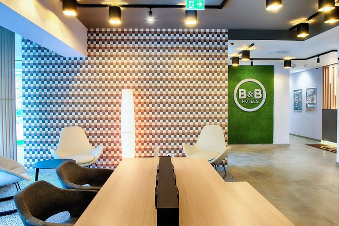 Imagen de la piscina del Hotel B&B Ravensburg. Foto 20