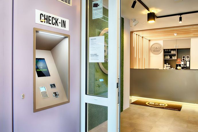 Imagen de los interiores del Hotel B&B Ravensburg. Foto 19