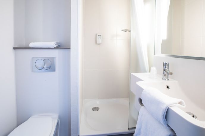 Imagen de la habitación del Hotel B&B Rennes Ouest Villejean. Foto 8