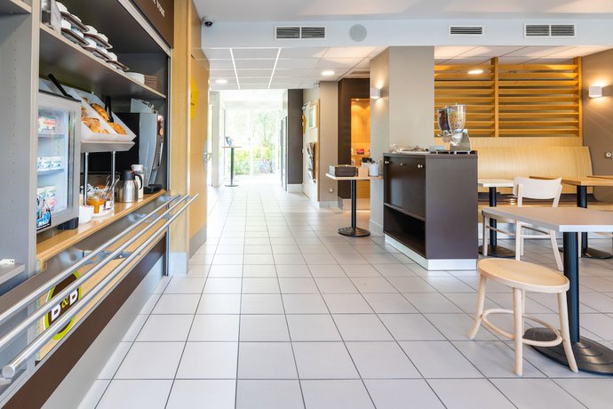 Imagen del bar/restaurante del Hotel B&B Rennes Ouest Villejean. Foto 2