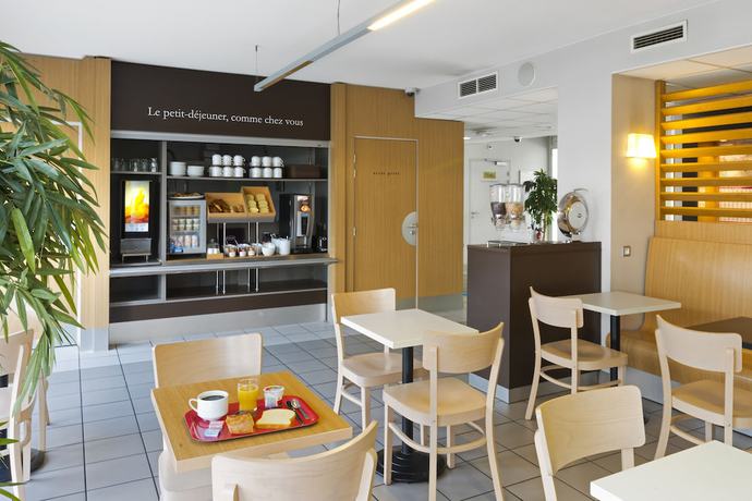 Imagen del bar/restaurante del Hotel B&B Rennes Ouest Villejean. Foto 3